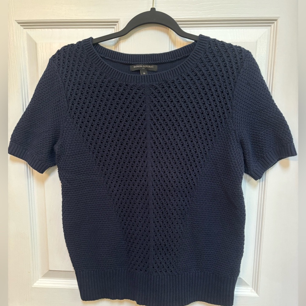NWOT Banana Republic navy blue kitted sweater.